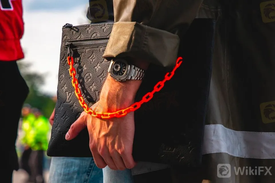 https___hypebeast.com_image_2021_03_lvmh-european-stock-market-market-cap-soars-highest-valued-company-320-billion-usd-announcement-000.jpg https___hypebeast.com_image_2021_03_lvmh-european-stock-market-market-cap-soars-highest-valued-company-320-billion-usd-announcement-000.jpg